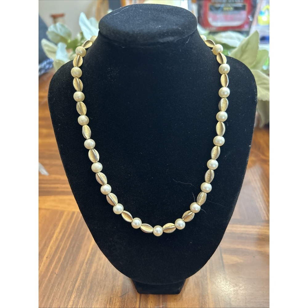 trifari Vintage Chocker Necklace Gold‎ Pearl